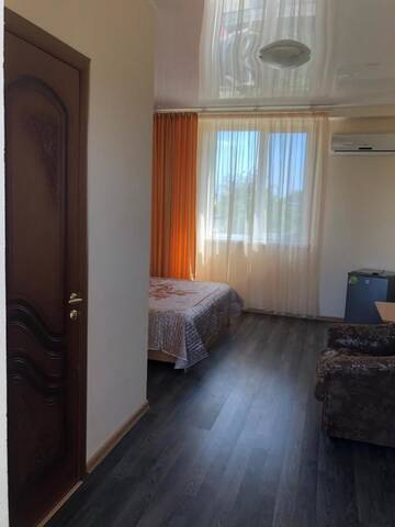 Стандартный трехместный номер в Гостинице Guest House Aragvi